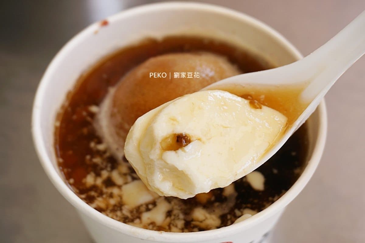 一球黑糖冰沙秒消暑！人氣豆花口感綿密、配料不甜膩，冰沙還能免費續