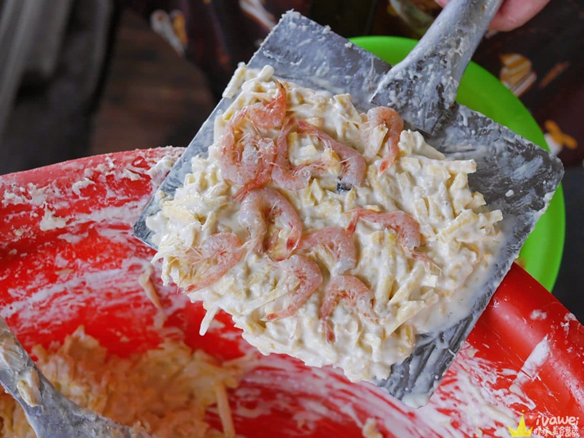 蝦餅現點現炸！銅板價外帶美食用料不手軟，滿滿蝦子只賣35元