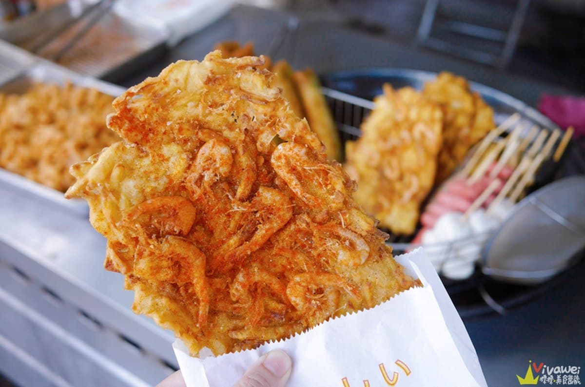 蝦餅現點現炸！銅板價外帶美食用料不手軟，滿滿蝦子只賣35元