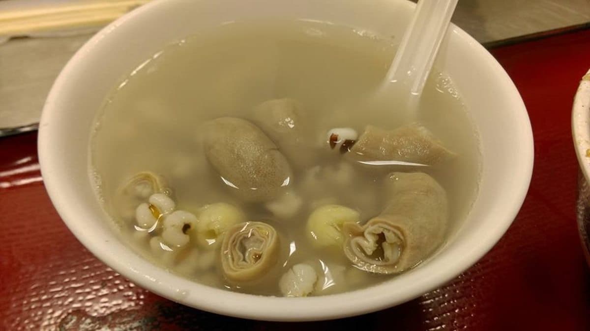 外送也好吃！老字號四神湯「雙管小腸」要配蒜苗醬，古早味油飯搭甜辣「粉紅醬」也必點