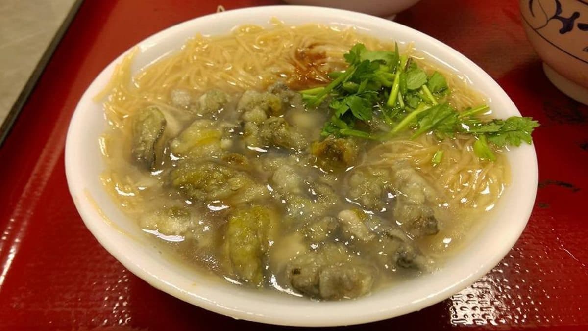 外送也好吃！老字號四神湯「雙管小腸」要配蒜苗醬，古早味油飯搭甜辣「粉紅醬」也必點
