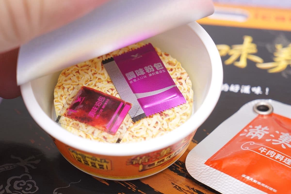 一嗶卡就餓!「滿漢大餐蔥燒牛肉麵」縮小變身icash 2.0,神還原牛肉料理包與泡麵體 一嗶卡就餓!「滿漢大餐蔥燒牛肉麵」縮小變身icash 2.0,神還原牛肉料理包與泡麵體