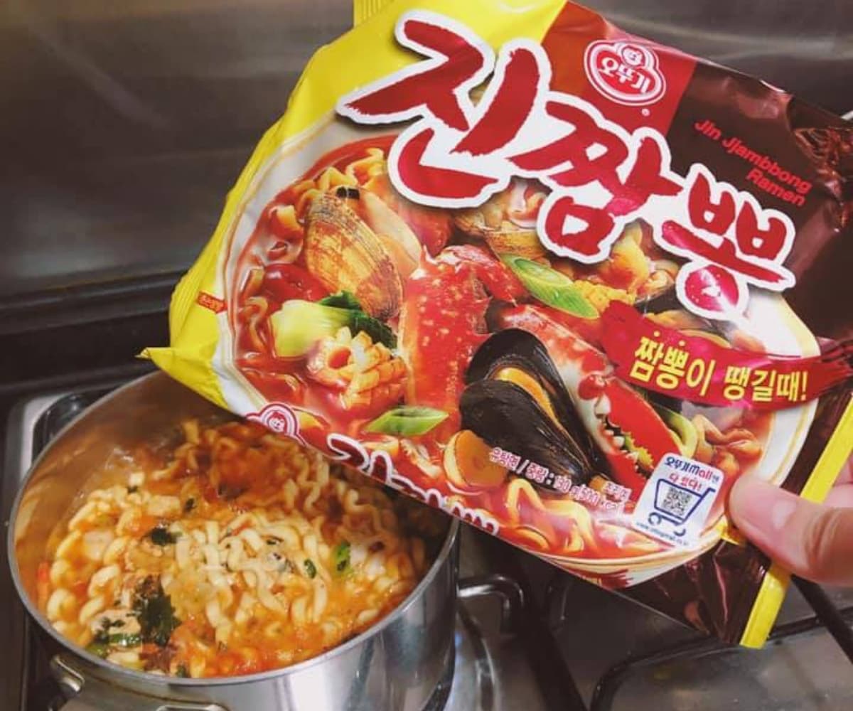 吃膩辛拉麵？好市多超夯「金螃蟹拉麵」被掃空，網曝「３種吃法」美味升級