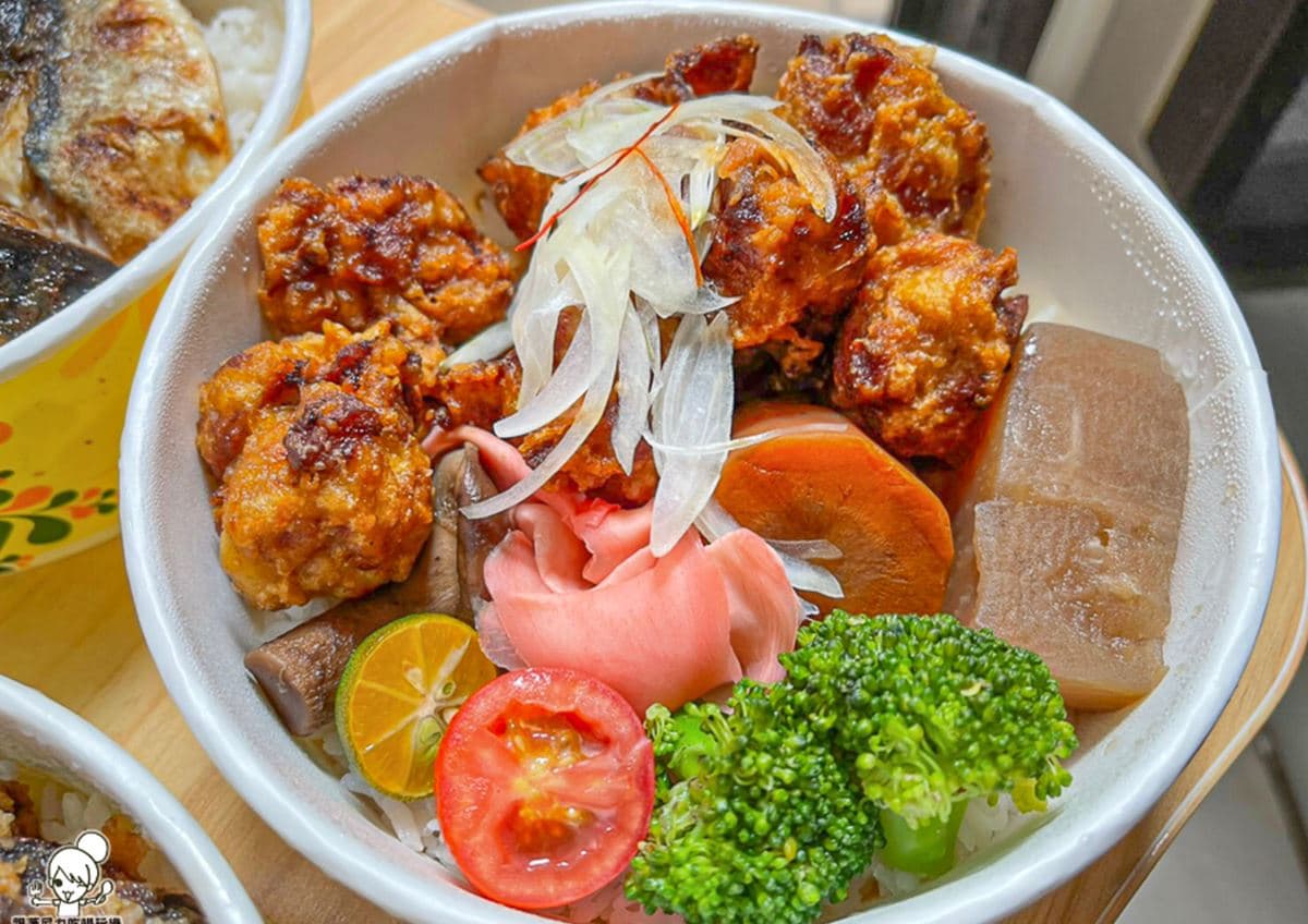 外帶不縮水！浮誇系丼飯１碗有２尾「酥炸魷魚」，南蠻地雞小朋友一吃就愛上