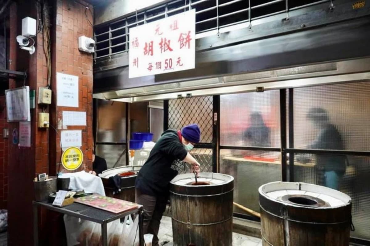 外帶嗑起來！雙北在地人激推８家胡椒餅：30年老字號、4.3顆星好評、20元銅板價