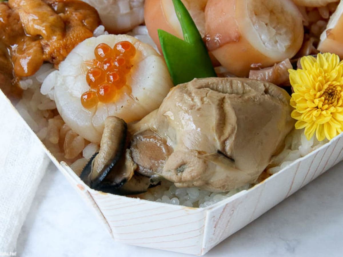 每日限量!人氣日料現做「北海道烏賊飯」鮮味滿滿,再搭爆汁牡蠣、生食級干貝超奢華 每日限量!人氣日料現做「北海道烏賊飯」鮮味滿滿,再搭爆汁牡蠣、生食級干貝超奢華