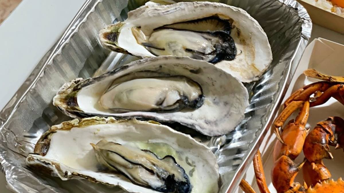 打包整隻龍蝦！浮誇系燒烤店「限量紅蟳」外帶也能吃，特製秋刀魚塞滿鹹香「明太子」