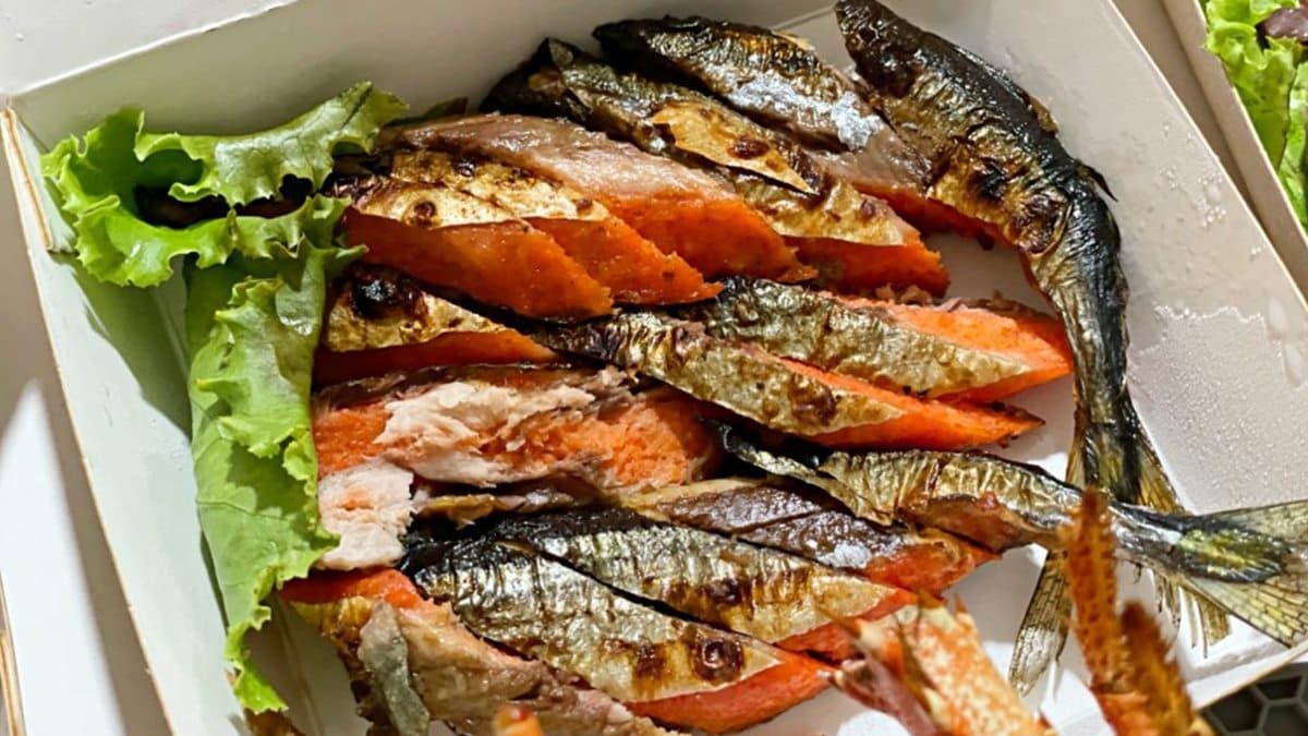 打包整隻龍蝦！浮誇系燒烤店「限量紅蟳」外帶也能吃，特製秋刀魚塞滿鹹香「明太子」