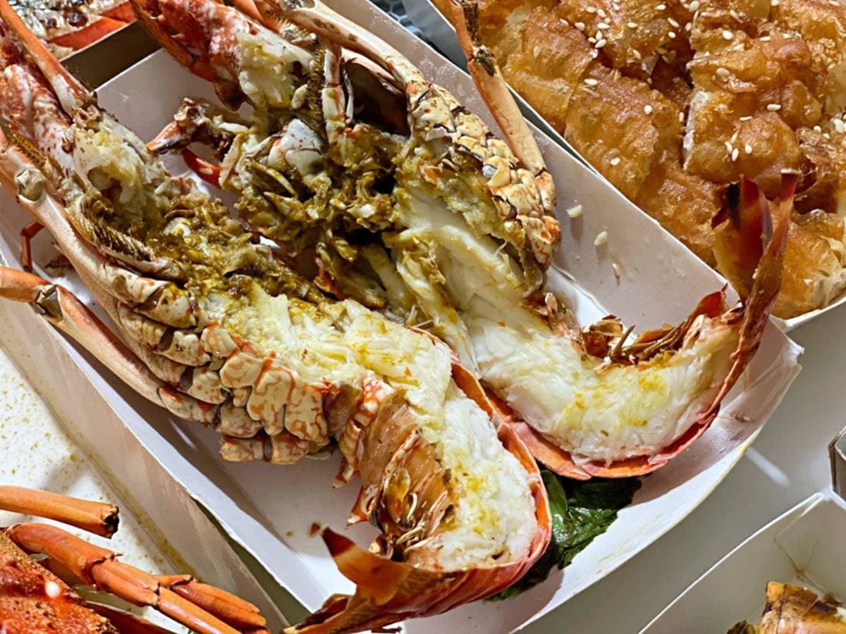打包整隻龍蝦！浮誇系燒烤店「限量紅蟳」外帶也能吃，特製秋刀魚塞滿鹹香「明太子」