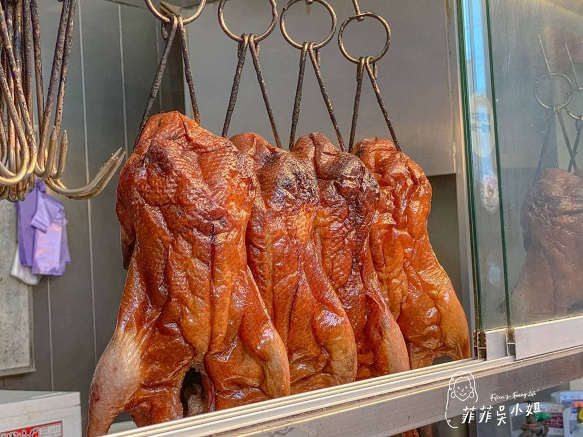 想吃先預訂！25年「古法祕製烤鴨」皮酥肉嫩不乾柴，炒鴨架香到連骨頭也想吞掉
