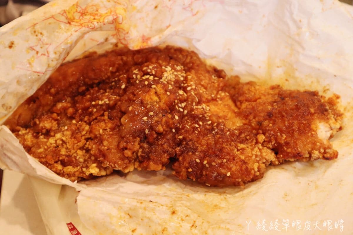 飄香30年！「獨門祕醬」鹽酥雞必點超入味百頁，厚實烤雞排比臉還要大