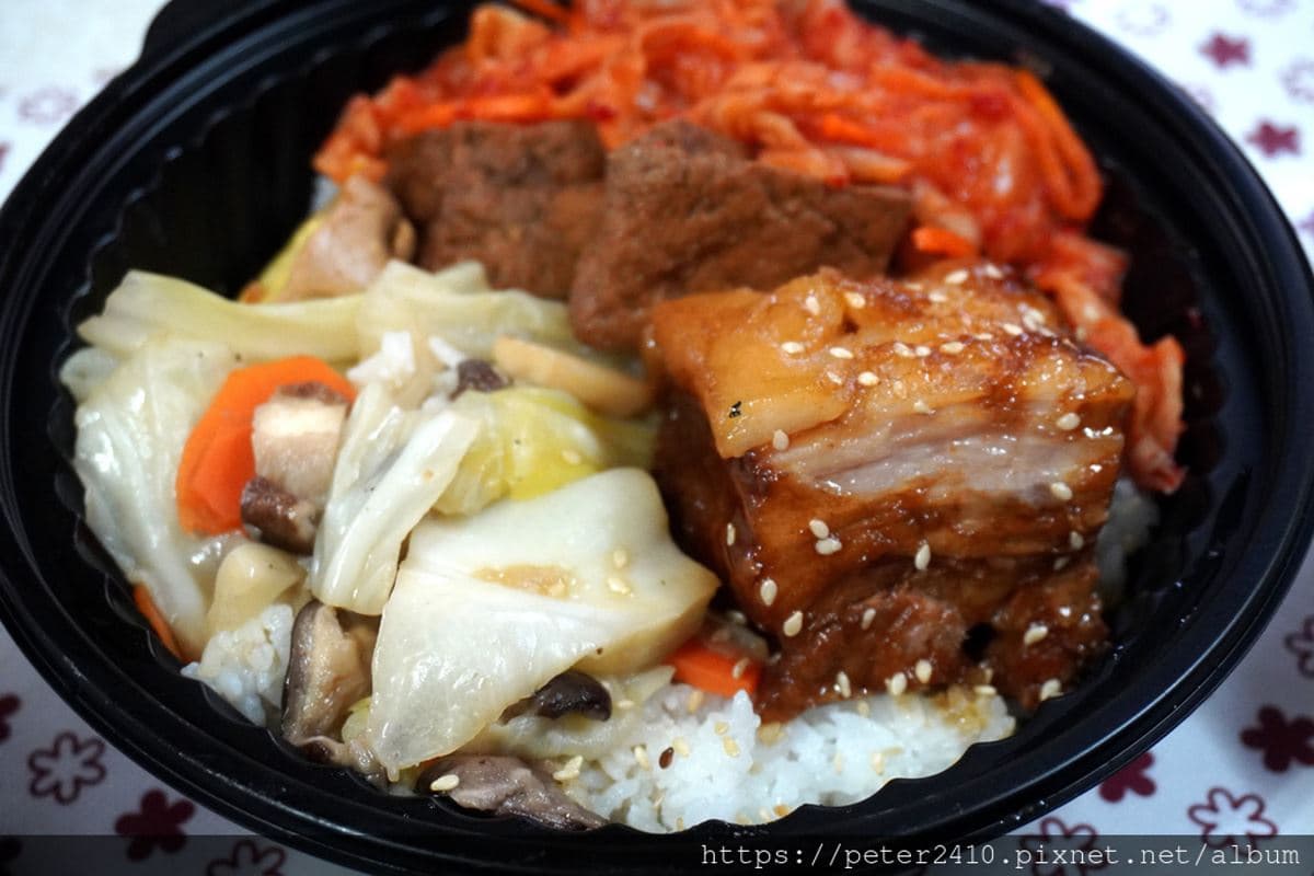外帶日料再+1!高CP值「九宮格便當」有大塊鮭魚、天使蝦,超入味老滷東坡肉也必嘗 外帶日料再+1!高CP值「九宮格便當」有大塊鮭魚、天使蝦,超入味老滷東坡肉也必嘗