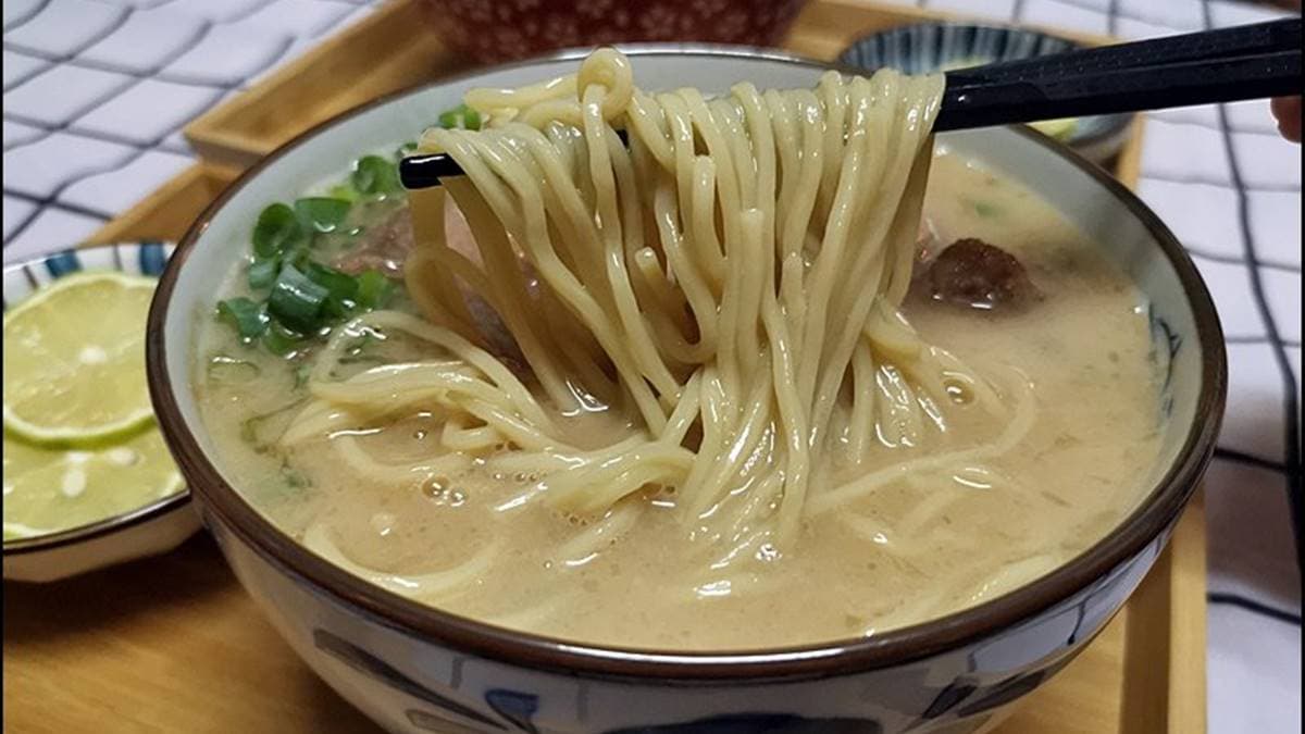 在家煮出4.9星美味！正宗福岡拉麵調理包得預購，神還原巨無霸叉燒、100%豬骨湯頭