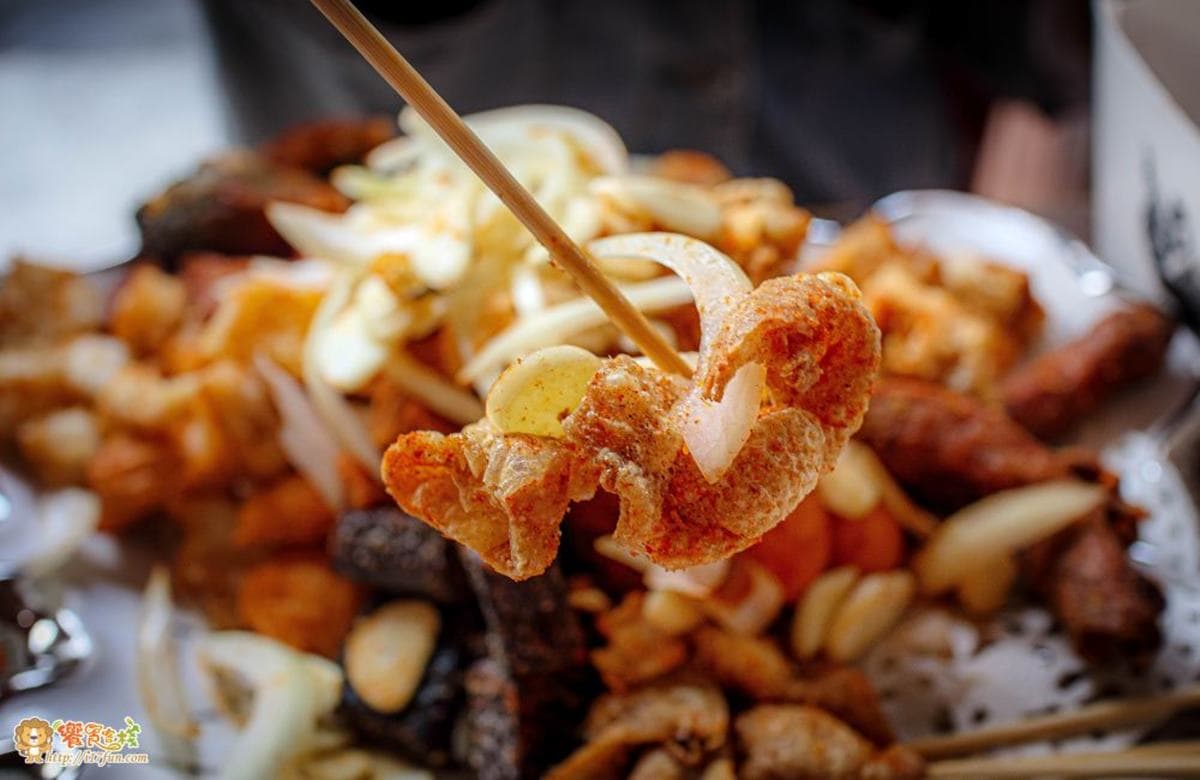 治嘴饞最好祕方！人氣鹹酥雞攤必點「溫體雞」雞排，酥香雞脖子一吃就愛上