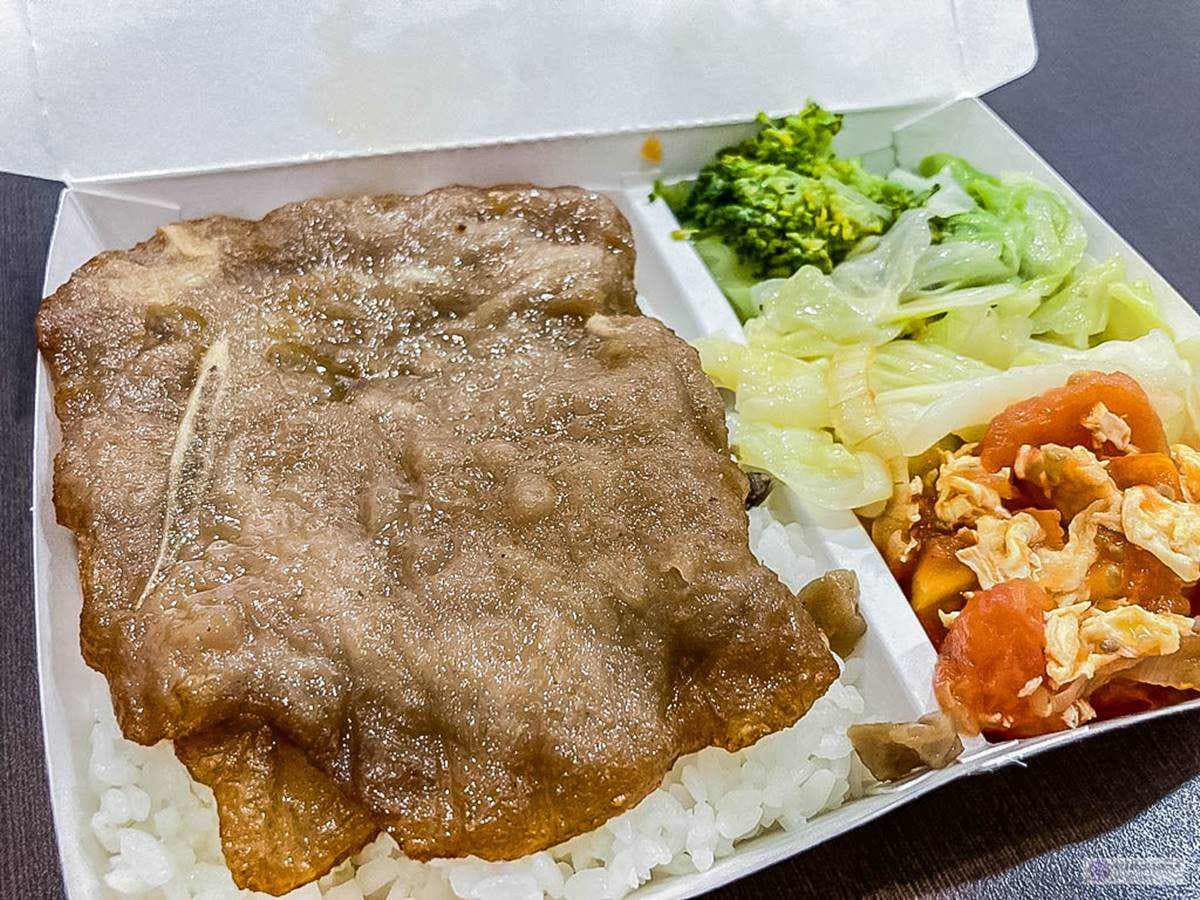CP值超高！桃園６家百元大分量便當：４拼燒臘飯、50元排骨飯、多達18款主菜