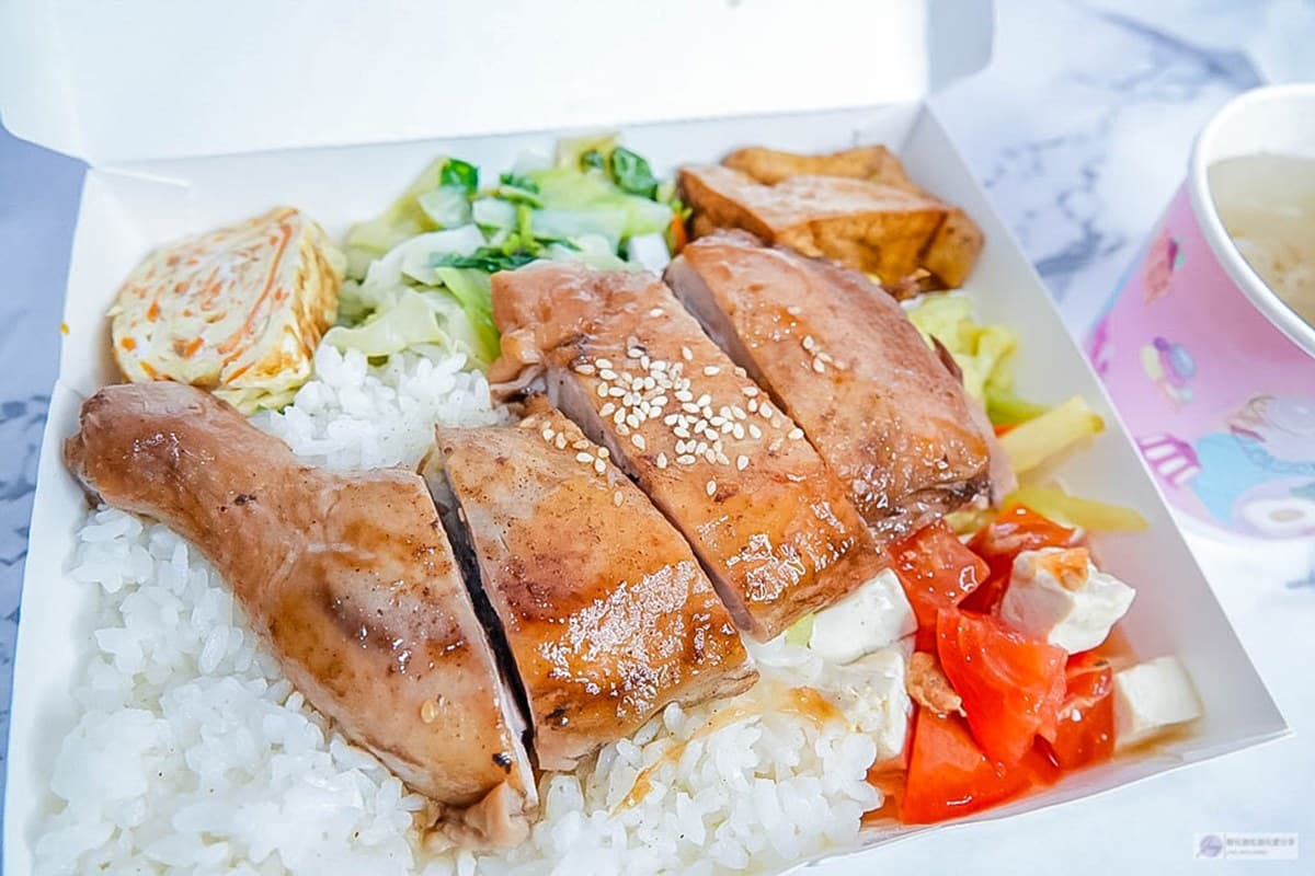 CP值超高！桃園６家百元大分量便當：４拼燒臘飯、50元排骨飯、多達18款主菜