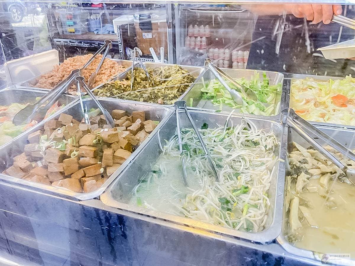 CP值超高！桃園６家百元大分量便當：４拼燒臘飯、50元排骨飯、多達18款主菜