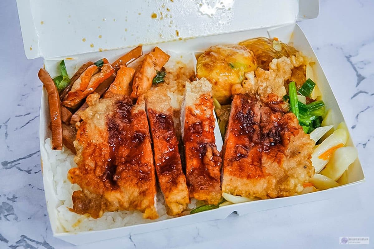 CP值超高！桃園６家百元大分量便當：４拼燒臘飯、50元排骨飯、多達18款主菜