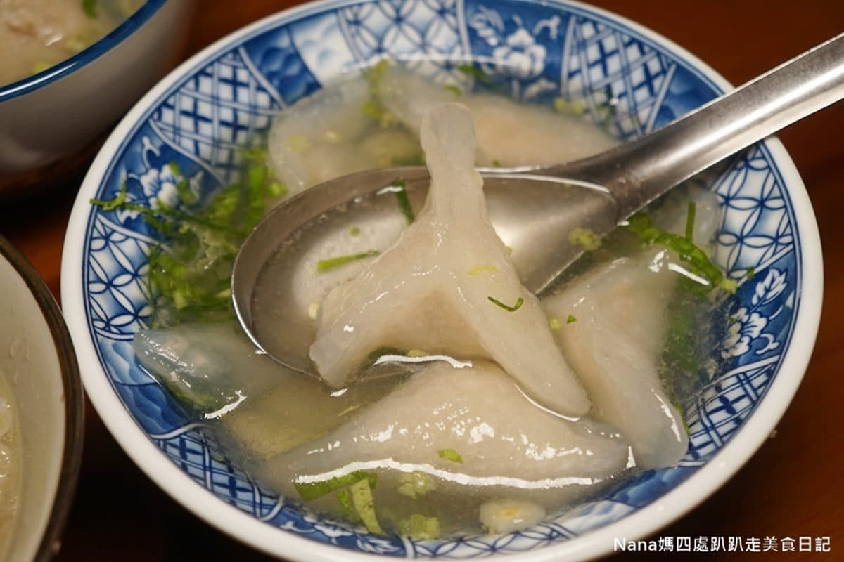 580元爽嗑１週！60年老攤「防疫箱」有５款純手工小吃，先嘗油蔥酥意麵、溫體豬餛飩