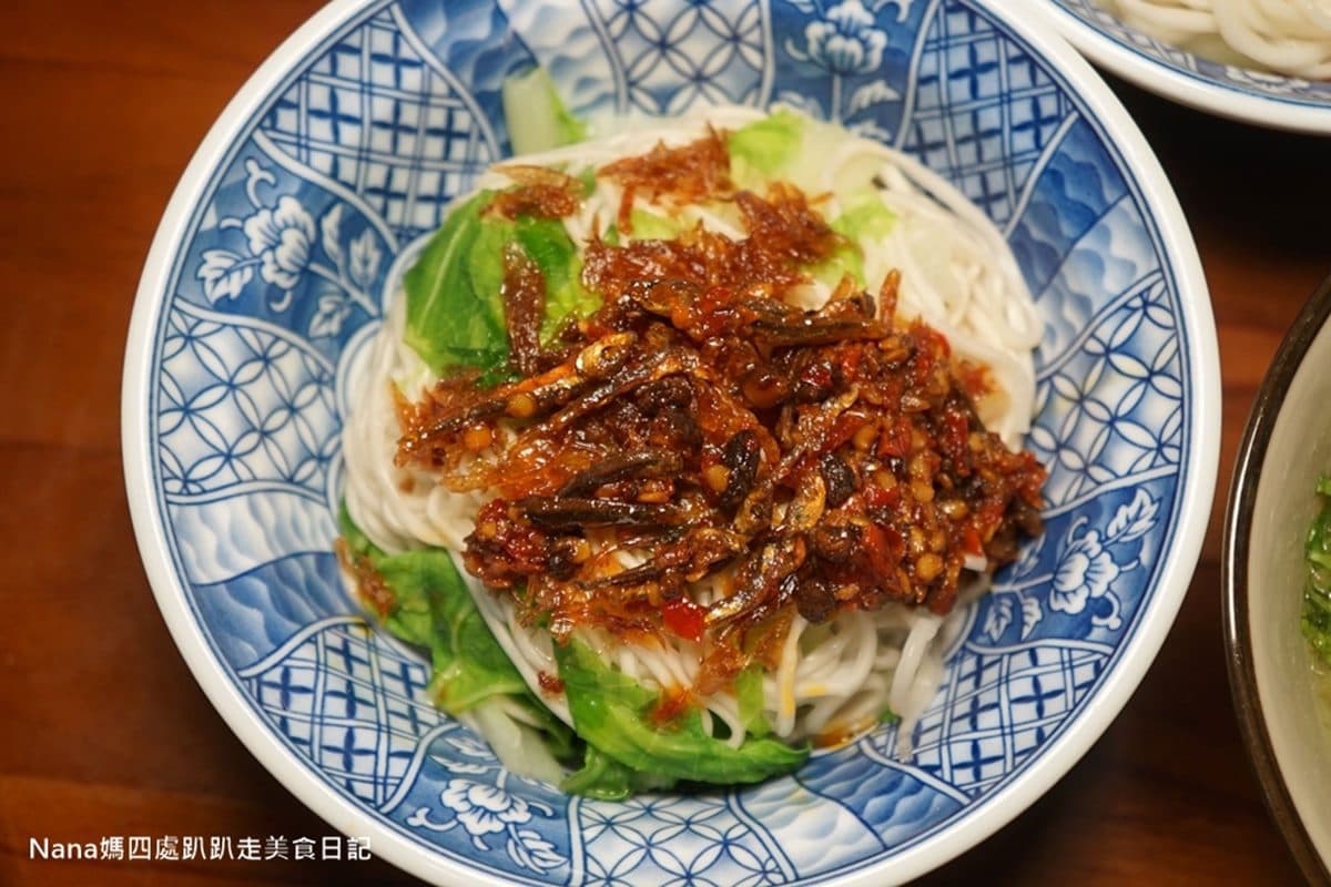 580元爽嗑１週！60年老攤「防疫箱」有５款純手工小吃，先嘗油蔥酥意麵、溫體豬餛飩