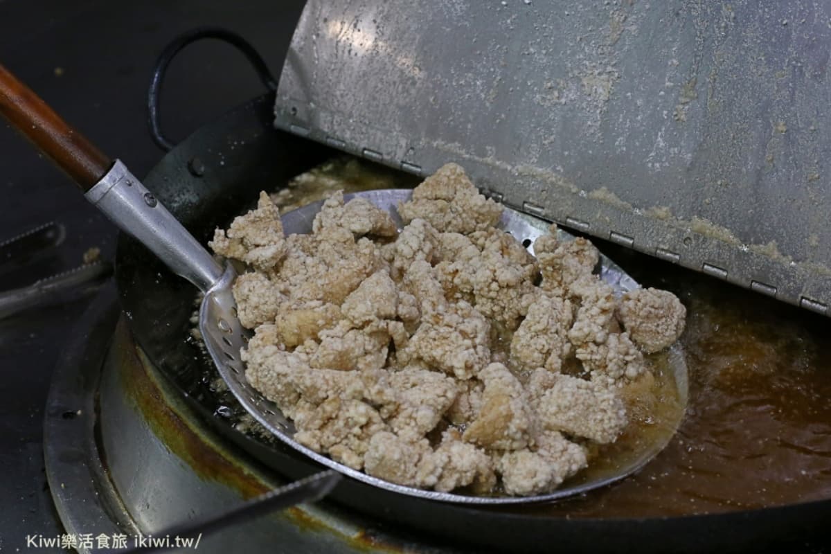 下酒、追劇必配！北中南８家外帶鹽酥雞：41年老字號、超唰嘴獨門祕醬、50元比臉大雞排