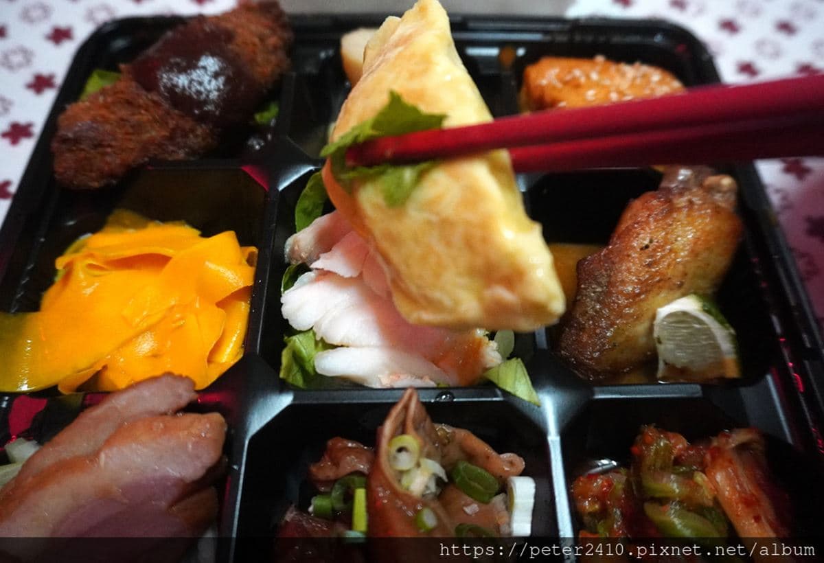 菜色每天換！韓式餐廳推「九宮格無菜單便當」只要180元，泡菜午餐肉「摺疊飯糰」口感超豐富