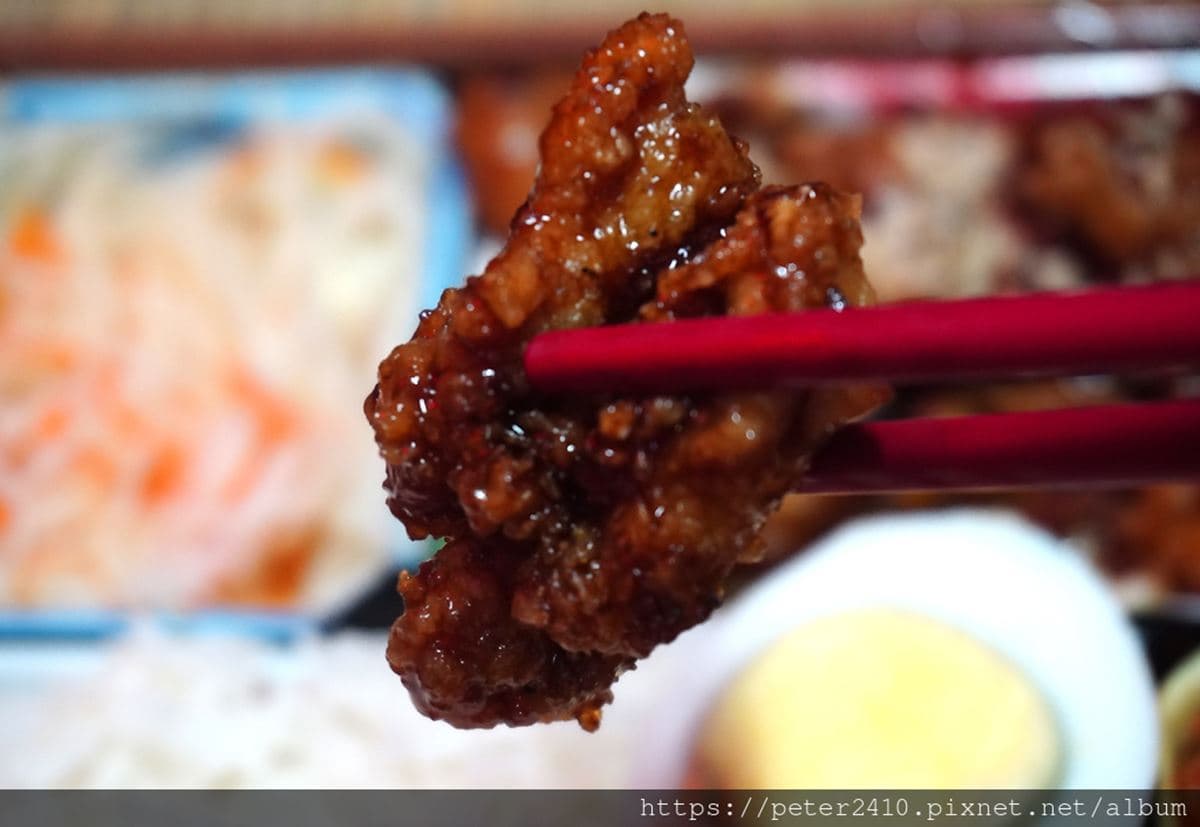 菜色每天換！韓式餐廳推「九宮格無菜單便當」只要180元，泡菜午餐肉「摺疊飯糰」口感超豐富