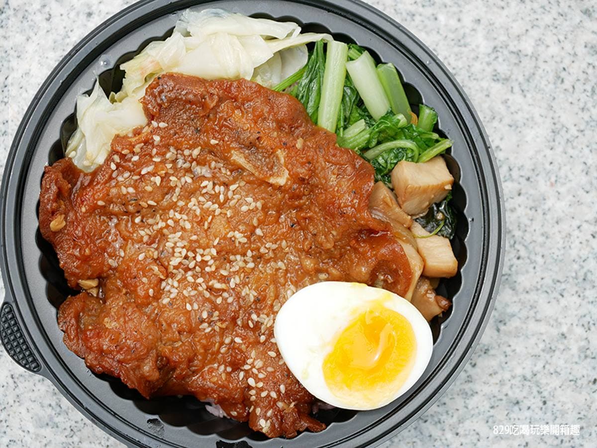 限量請預訂!大分量「手作餐盒」必吃祕製壺底醬油滷排骨,人氣無骨椒麻雞酸辣超開胃 限量請預訂!大分量「手作餐盒」必吃祕製壺底醬油滷排骨,人氣無骨椒麻雞酸辣超開胃