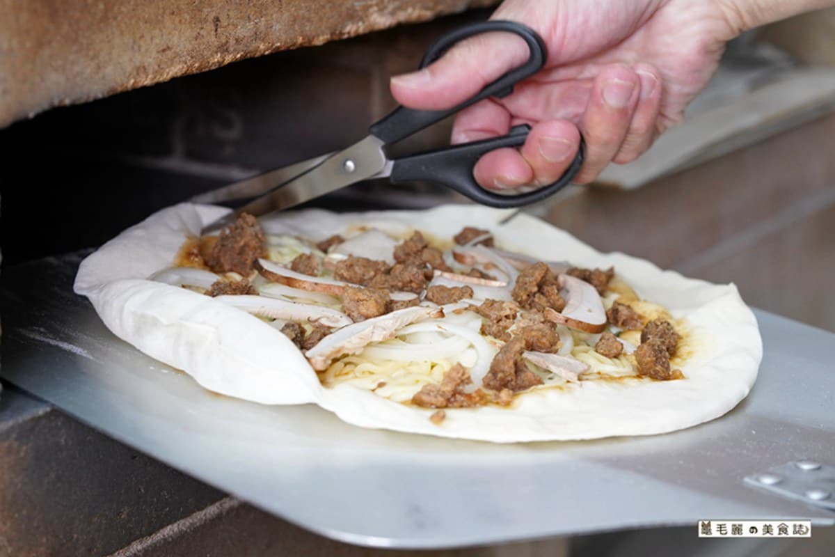 不只必勝客！北中南４家超有哏披薩：大腸麵線、豆豉臭豆腐、珍奶芋泥雙拼、噴汁雞佛
