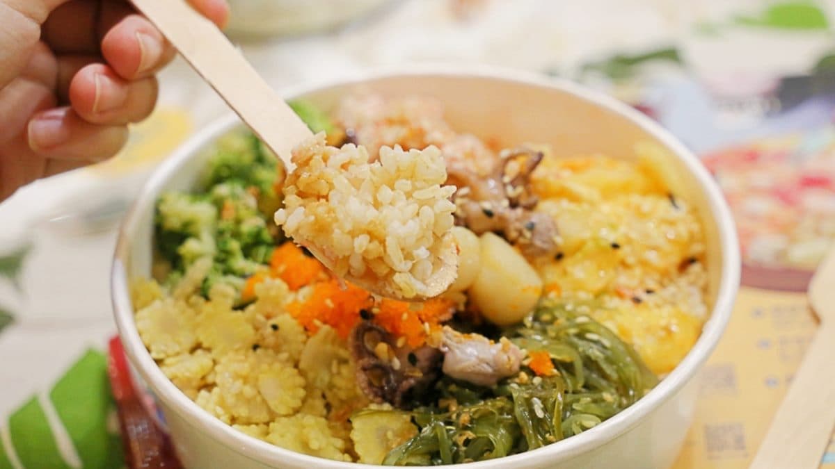 30多種配料任選!客製化「營養輕食」吃得到干貝、小章魚,再淋獨門「芝麻醬」噴香唰嘴 30多種配料任選!客製化「營養輕食」吃得到干貝、小章魚,再淋獨門「芝麻醬」噴香唰嘴