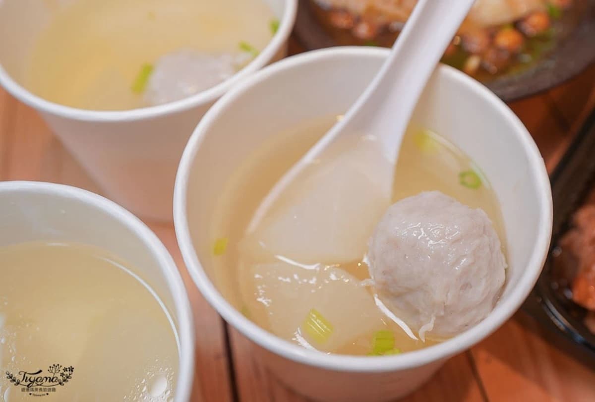 台日混搭！炊飯專賣店推「香Q釜鍋飯+台菜」餐盒，先嗑醬燒嫩雞、隱藏版「辣味燒蝦」