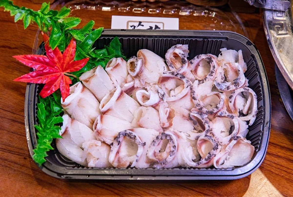 超澎派!浮誇海鮮餐廳推「芭比鴛鴦鍋」只要999元,吃得到4人份翼板牛、整尾船釣小卷 超澎派!浮誇海鮮餐廳推「芭比鴛鴦鍋」只要999元,吃得到4人份翼板牛、整尾船釣小卷