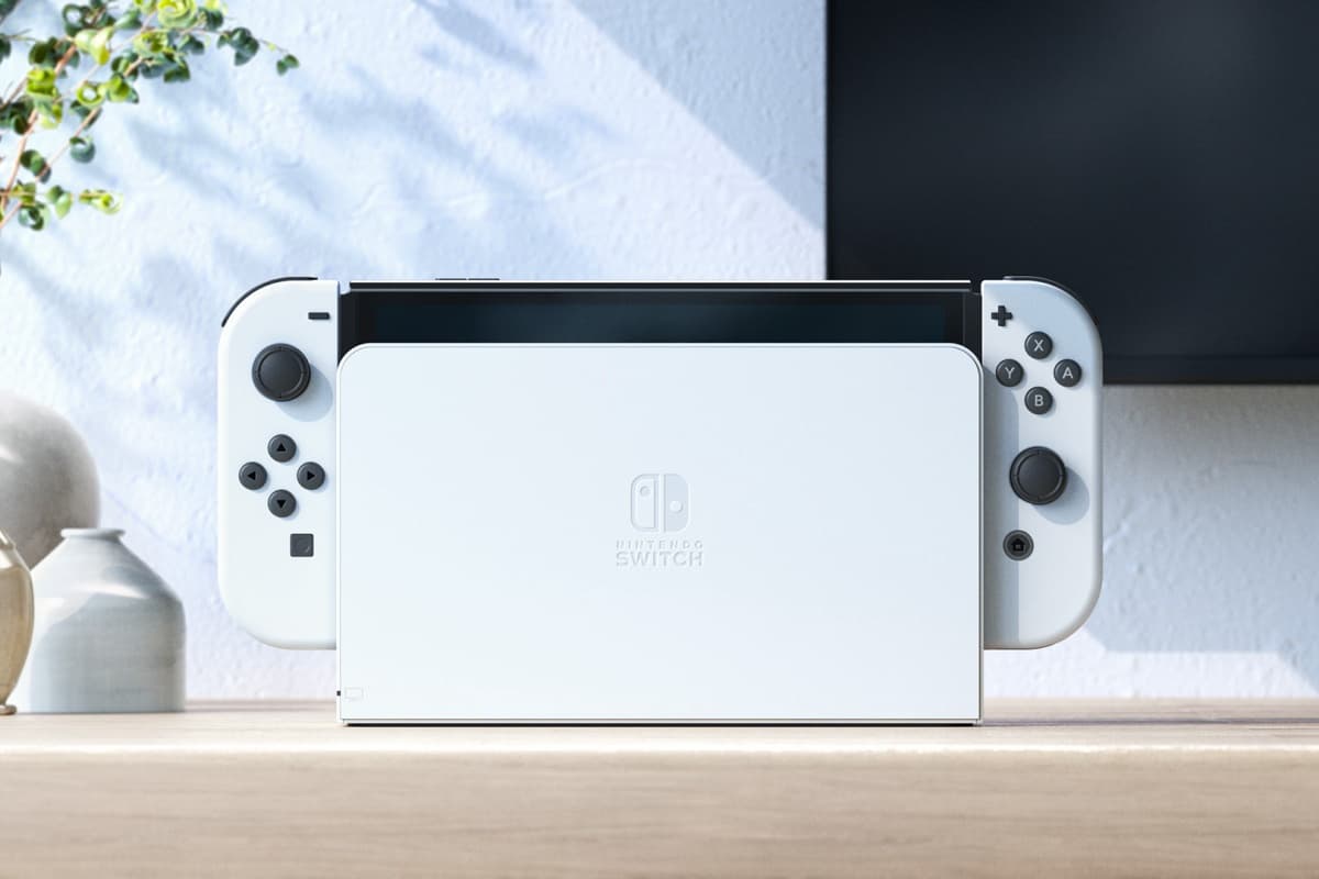任天堂推全新「Switch OLED」!白色主機質感爆棚、7吋螢幕+轉軸式支架超實用 任天堂推全新「Switch OLED」!白色主機質感爆棚、7吋螢幕+轉軸式支架超實用