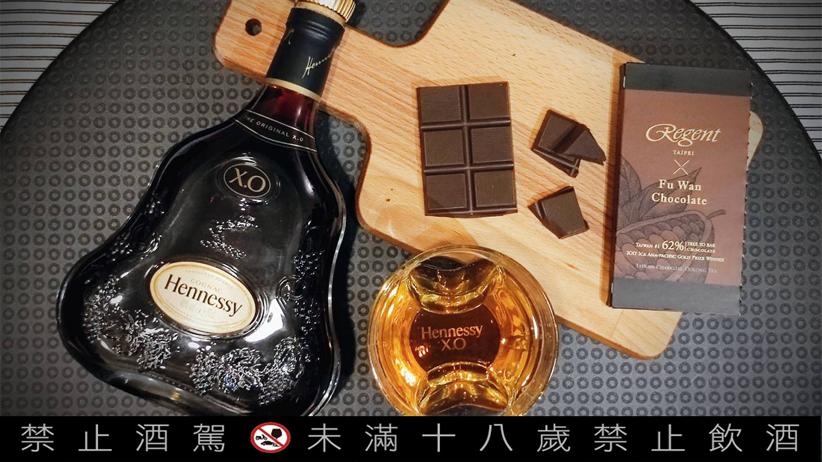 搭了這酒奢華感大增！用軒尼詩干邑，宅家用餐也能營造出高級餐酒館的儀式感