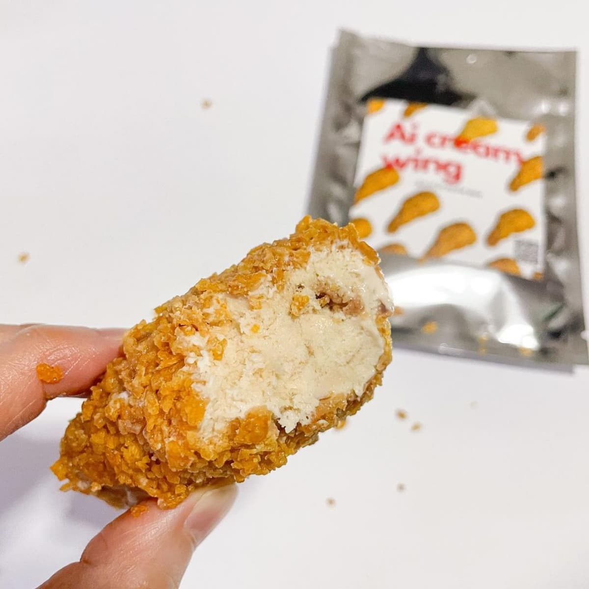 這不是炸雞!泰國「炸雞雪糕」酥脆外皮超擬真,「玉米片+培根楓糖冰淇淋」沁涼爽口 這不是炸雞!泰國「炸雞雪糕」酥脆外皮超擬真,「玉米片+培根楓糖冰淇淋」沁涼爽口