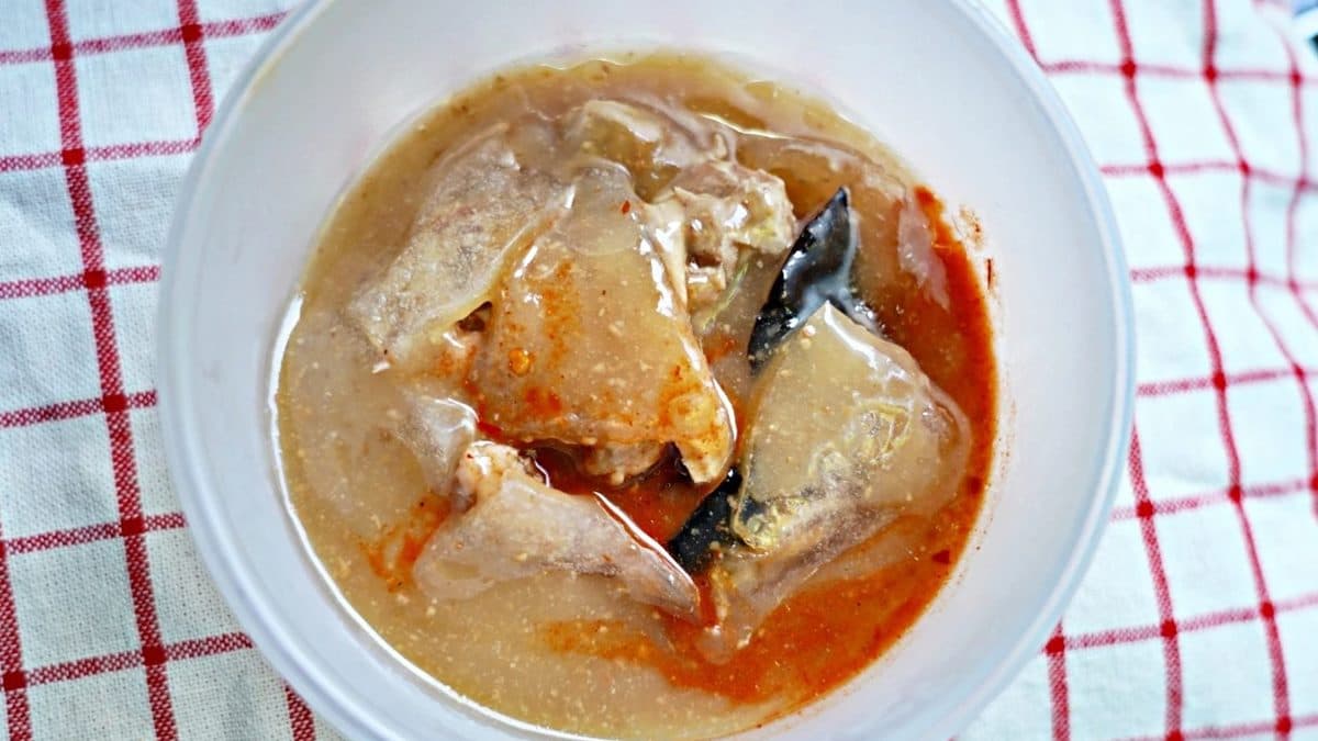 肉圓醬汁因為有加花生粉，還帶點蒜香，吃起來非常夠味。（圖片來源：水晶安蹄不務正業過生活）