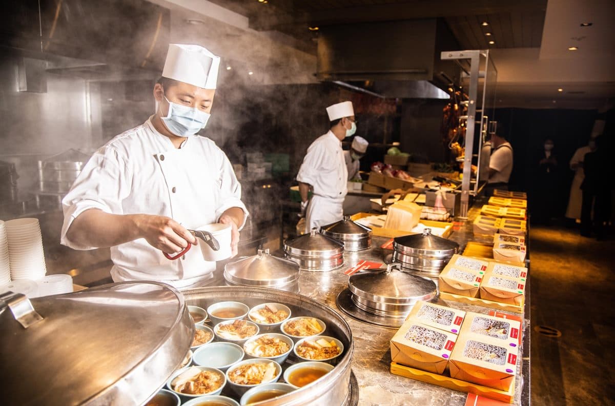 全台北最大「吃到飽外帶店」！10大區最低20元能吃，必拿巨型「雞麵包」、超大牛排
