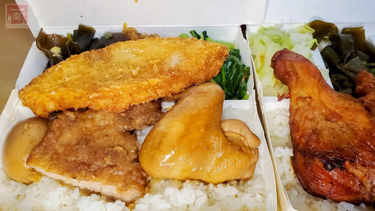 雞、豬、魚１次滿足！高CP值「外帶便當」有３種主菜只要90元，先嗑薯餅口感炸鱈魚