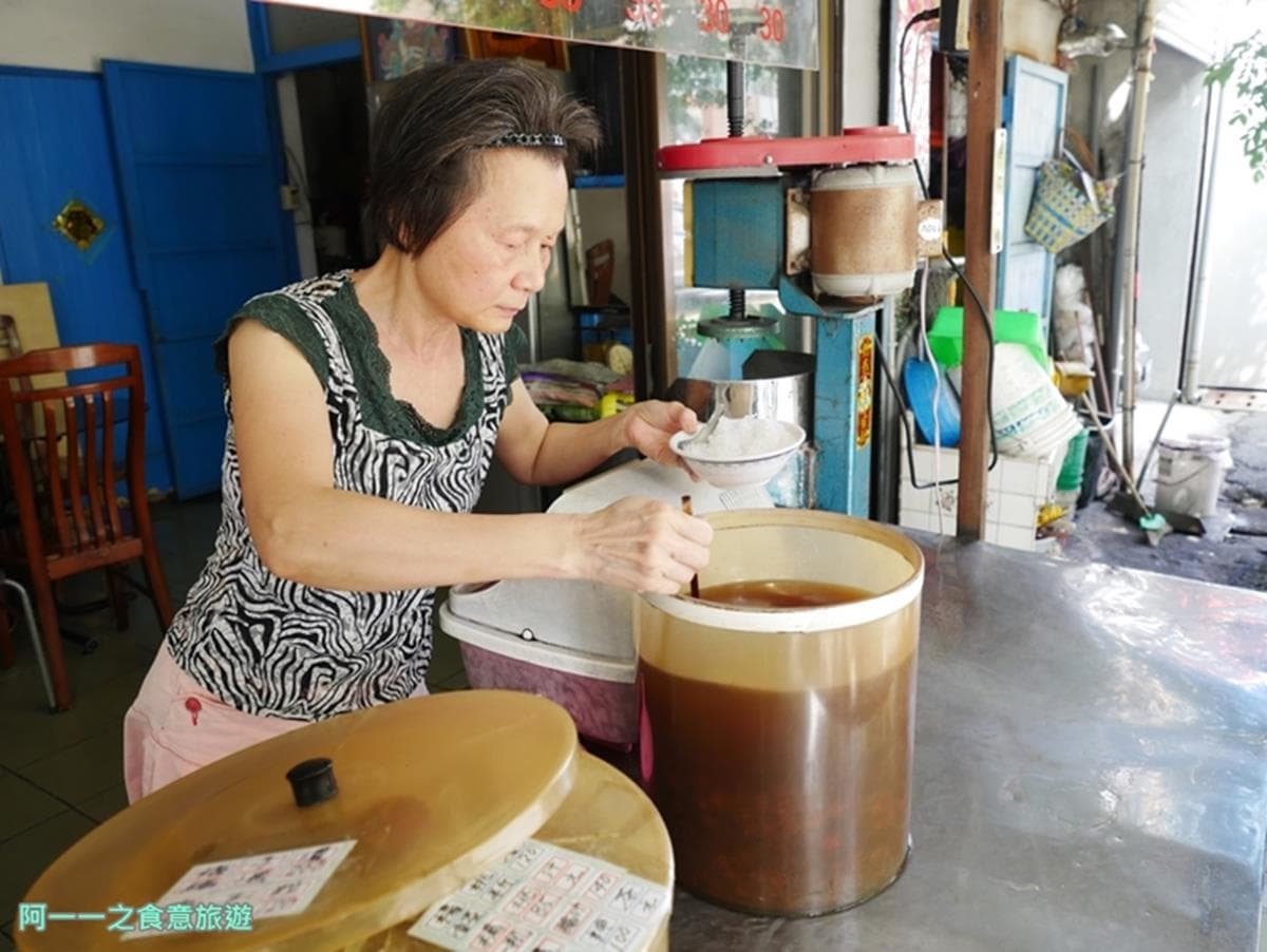 超過一甲子！「古早味楊桃冰」１碗只要30元，加５元還吃得到軟Q「菜燕」