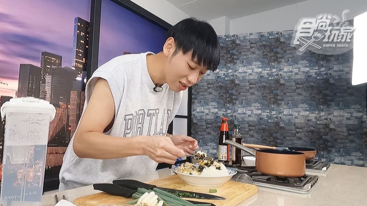 《魚肉鄉民》新企畫！小賴挑戰還原４道動畫美食，自豪會下廚「憑什麼現在還單身？」