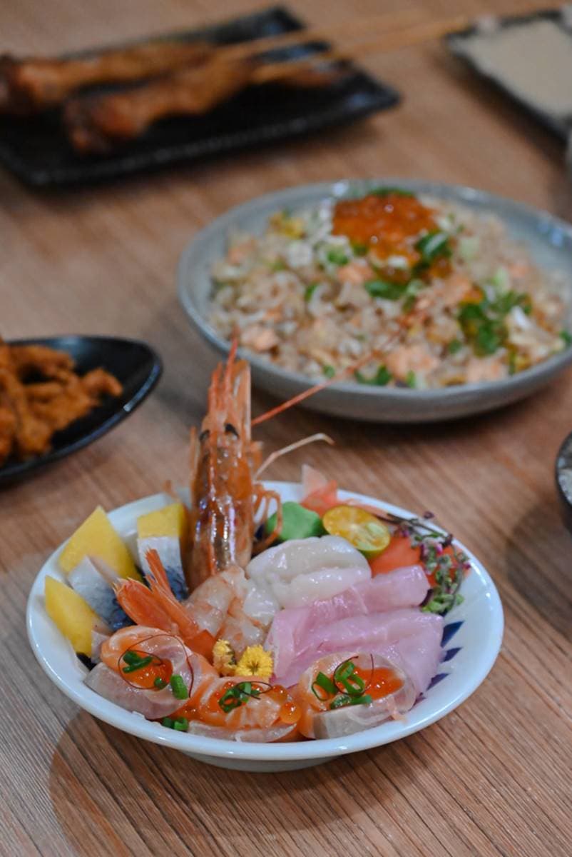 隱藏版日料!高CP值「生魚片拼盤」只要260元,「大分量炒飯」吃得到厚實鮭魚塊 隱藏版日料!高CP值「生魚片拼盤」只要260元,「大分量炒飯」吃得到厚實鮭魚塊