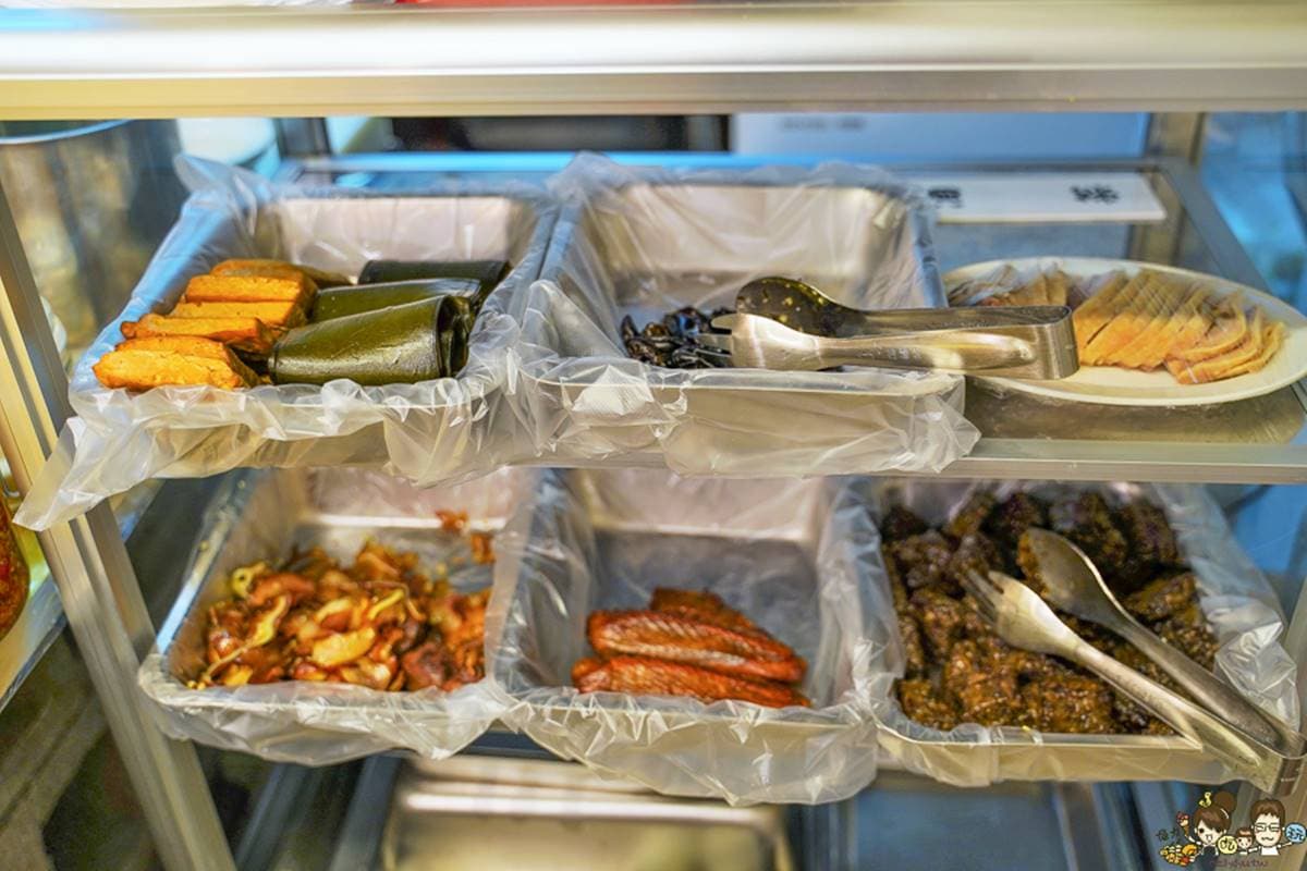 隱身市場!每日限量「牛肉拌麵」獨創醬汁超唰嘴,「梅干扣肉燥飯」搭特製辣醬更加分 隱身市場!每日限量「牛肉拌麵」獨創醬汁超唰嘴,「梅干扣肉燥飯」搭特製辣醬更加分