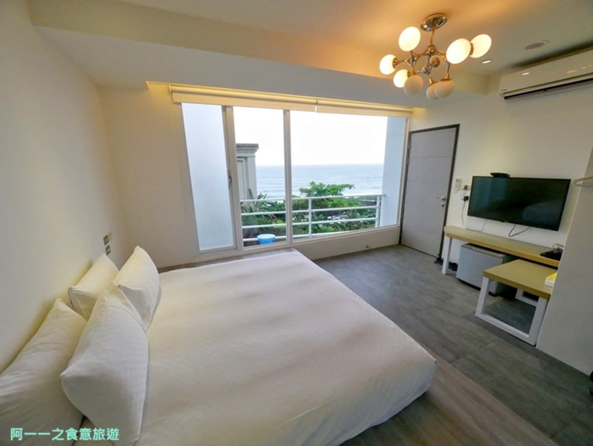 IG暴紅打卡民宿！躺床上就能遠眺「無遮蔽海景」，水水必拍超Chill「玻璃屋雙浴缸」