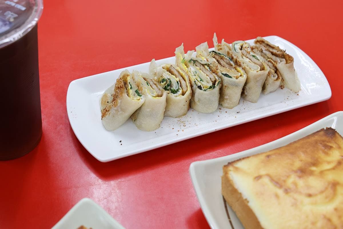 晚上８點就變身！超霸氣「奶酥厚片」藏身汽車隔熱紙廠，奶酥塗好塗滿趁熱吃最美味