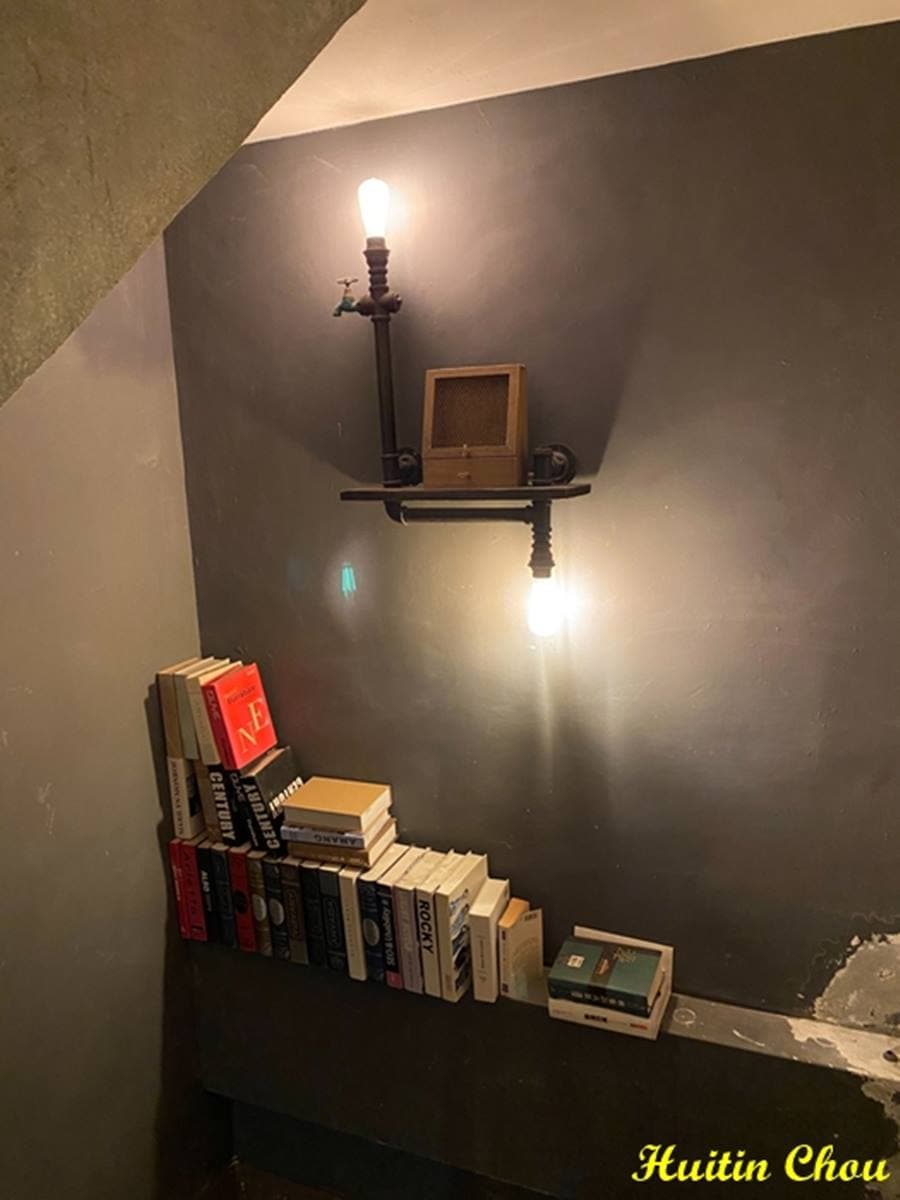 店貓店狗陪吃！隱藏版「老宅餐酒館」打卡必拍復古風擺設，先嗑大塊鮭魚青醬麵