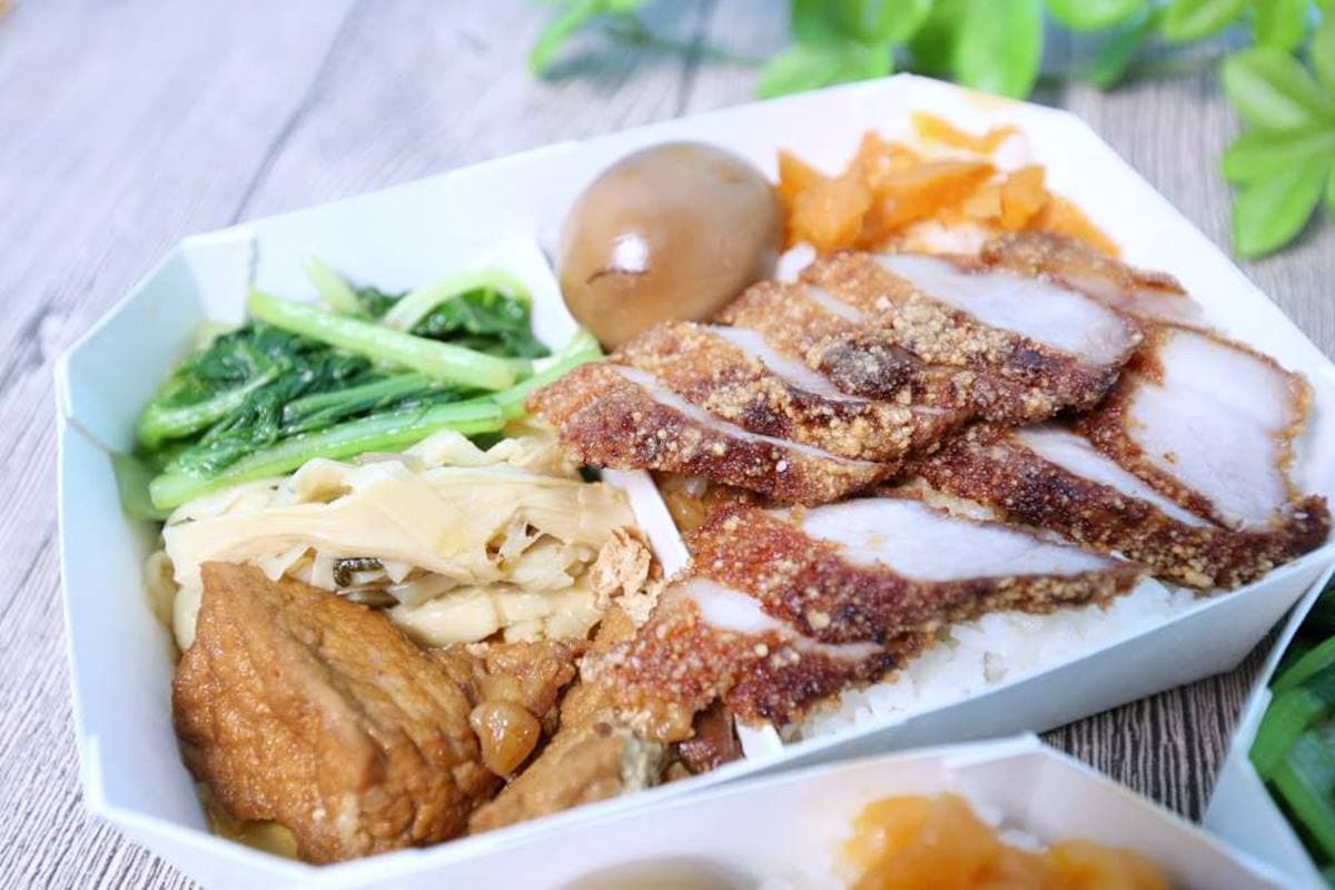 想吃請按鈴！「懷舊小吃」藏身豪宅只能外帶，買湯就送「豬油拌飯加滷蛋」超划算
