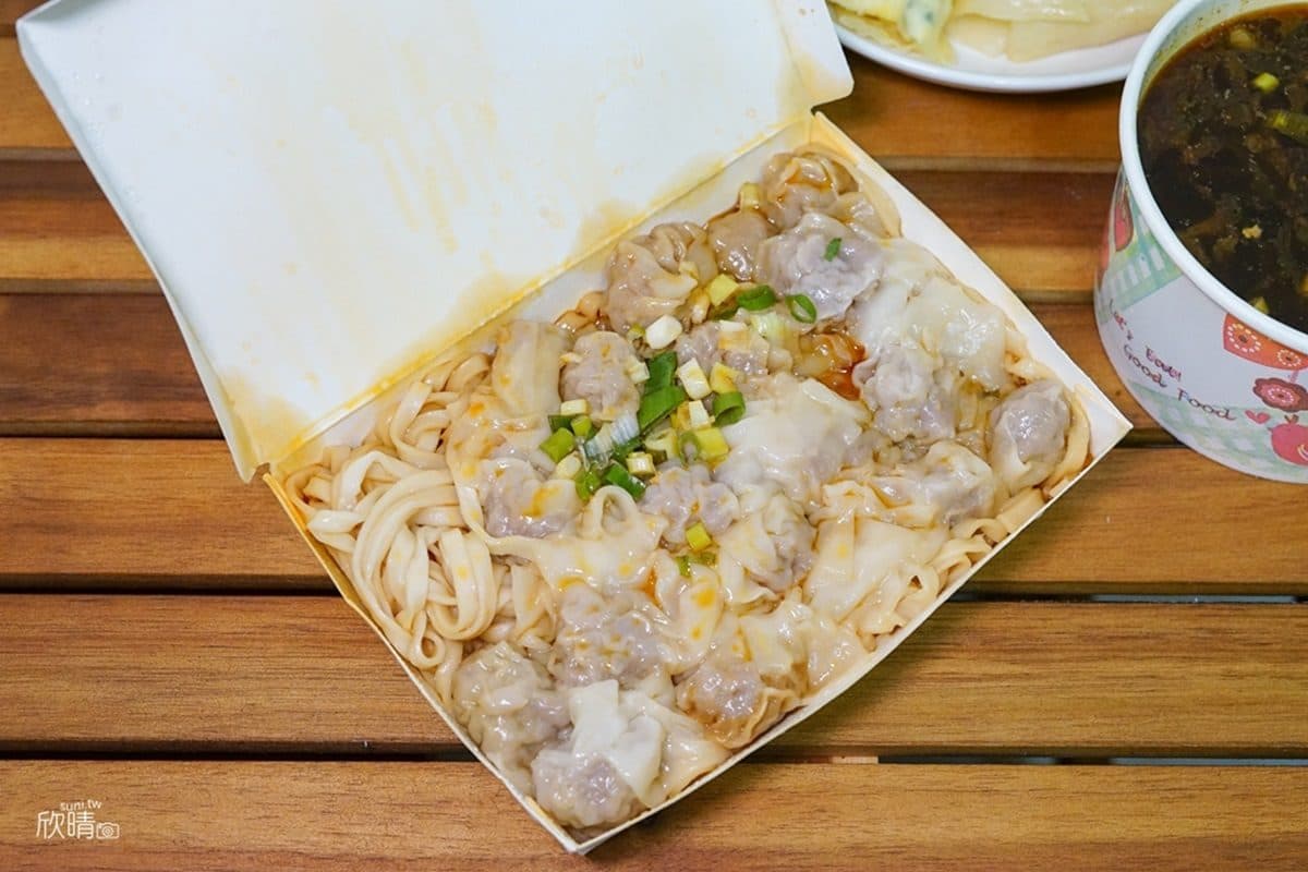 超佛心早餐店！「川味炒手」１份有20顆餛飩，55元「牛肉湯」吃得到４大塊澳牛
