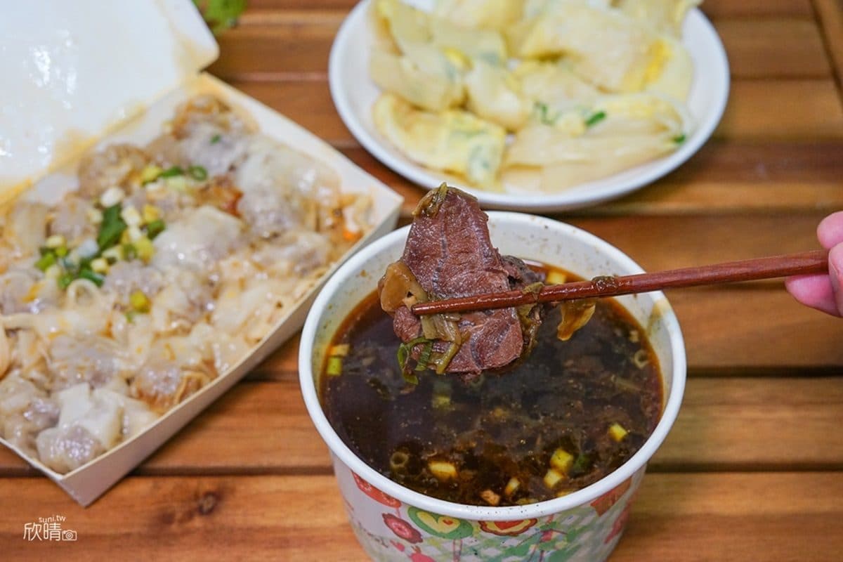 超佛心早餐店！「川味炒手」１份有20顆餛飩，55元「牛肉湯」吃得到４大塊澳牛