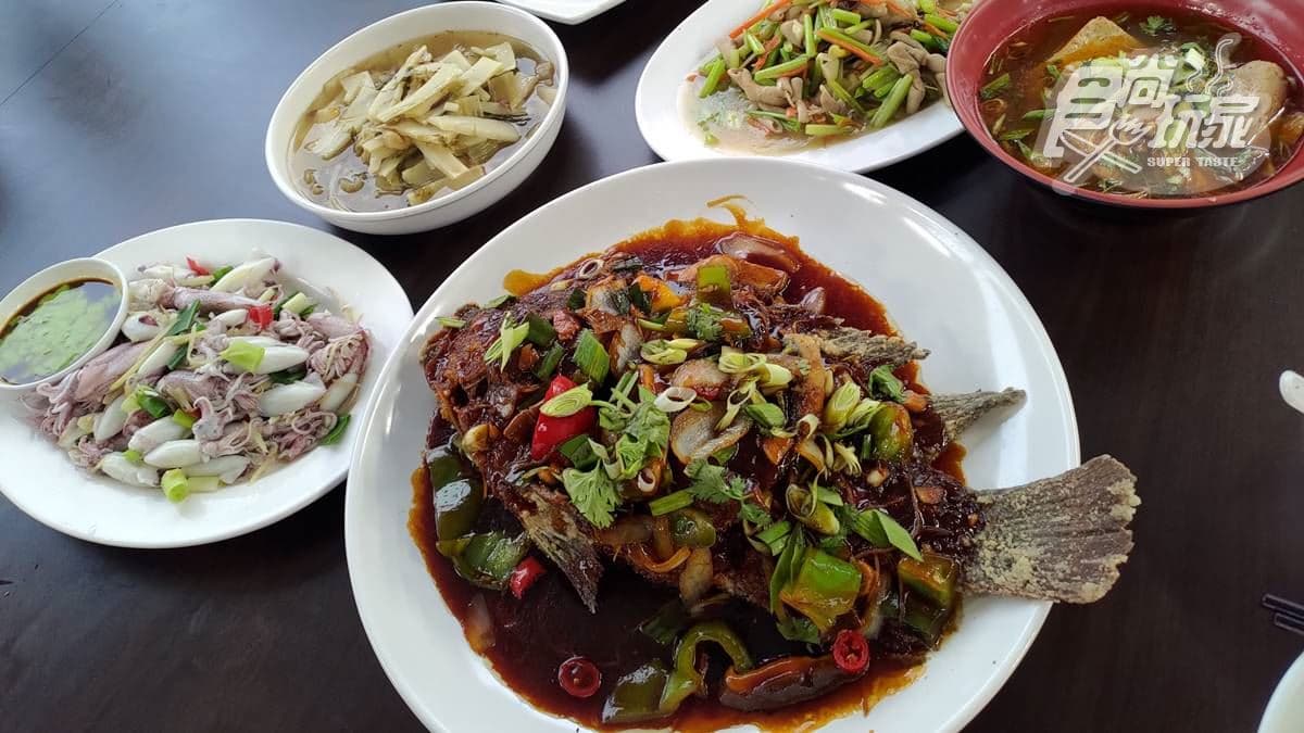 除了鵝肉，店內也有供應各式山產熱炒。
