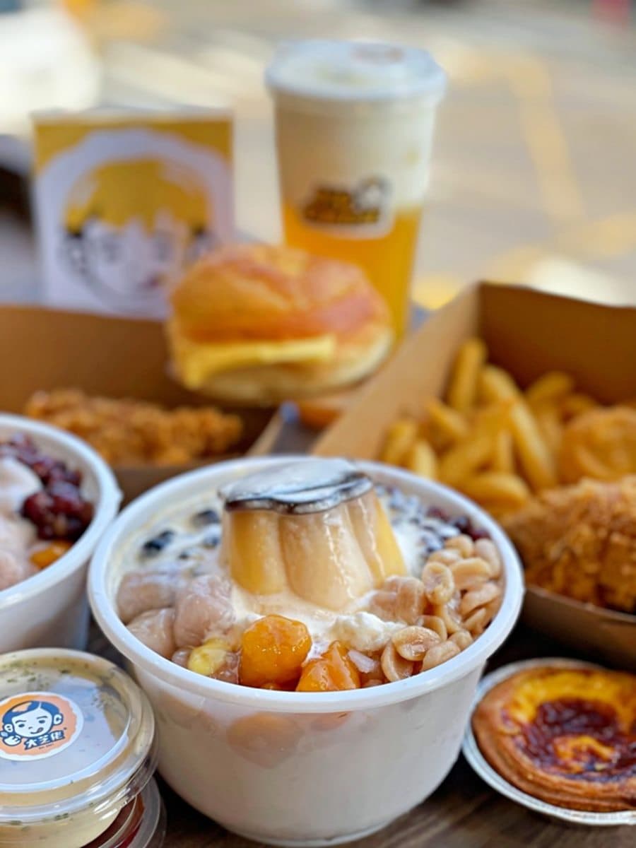 老闆超佛心！北中南15家滿料剉冰：超吸睛摩艾冰磚、夢幻彩虹粉粿、「國聖燈塔」麵茶冰